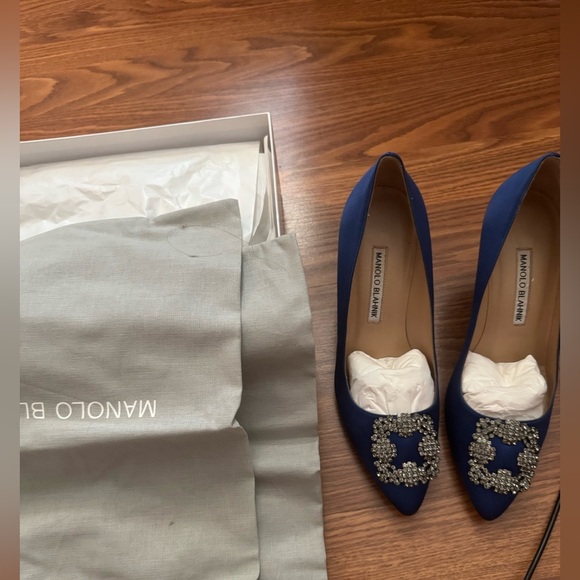 Manolo Blahnik Royal Blue Heels with Crystal Embellishments hangisi 70 - Picture 2 of 4